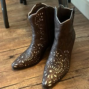 Betsey Johnson metallic gold brown Mozart western boots, 6.5